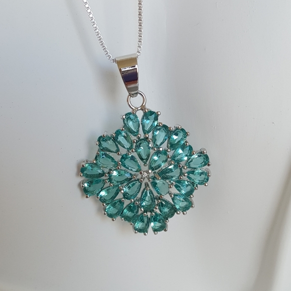 Peacock Green Zircon Pendant - Picture 2 of 12